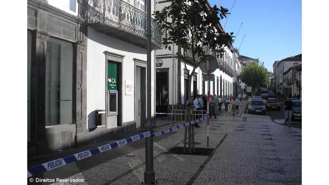 Ameaças de bomba fecham banco pela segunda vez