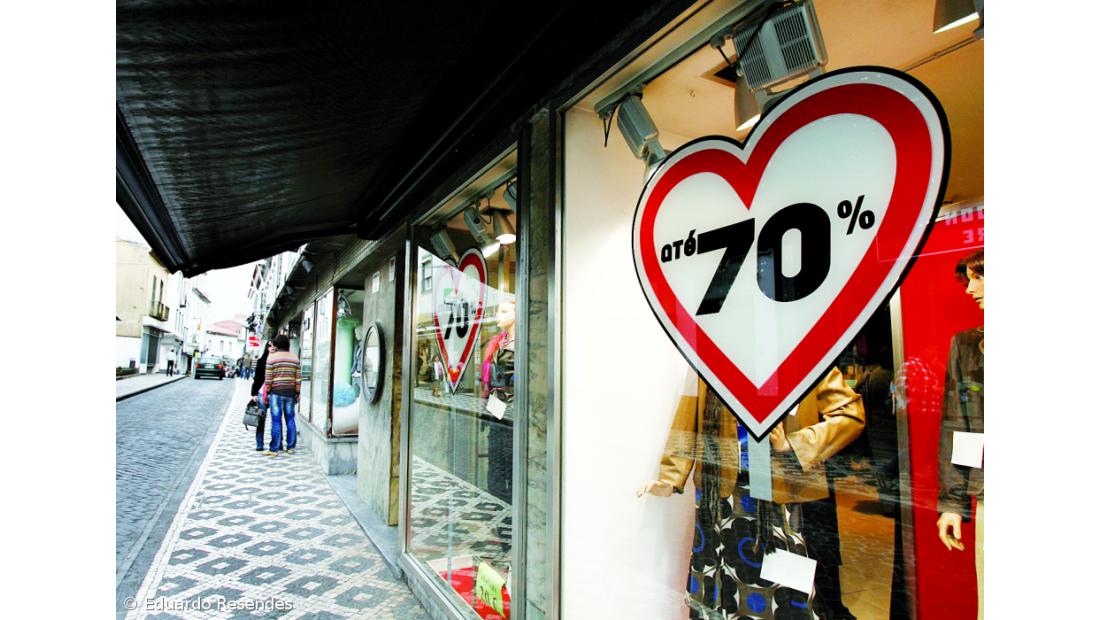 Alterações à lei de saldos entram em vigor este domingo e simplificam procedimentos dos comerciantes