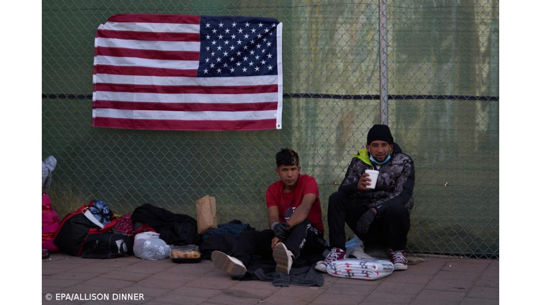 Milhares de migrantes mantêm-se na fronteira entre o México e os EUA – Imagem 2
