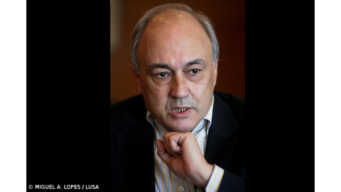 Funeral do escritor realiza-se quarta-feira no Teatro Camões