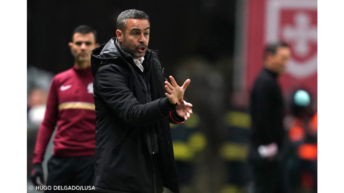 Artur Jorge "desiludido" quer voltar aos triunfos diante de "melhor Arouca de sempre" 