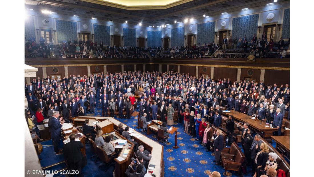 Congresso dos EUA evita paralisação orçamental antes das eleições
