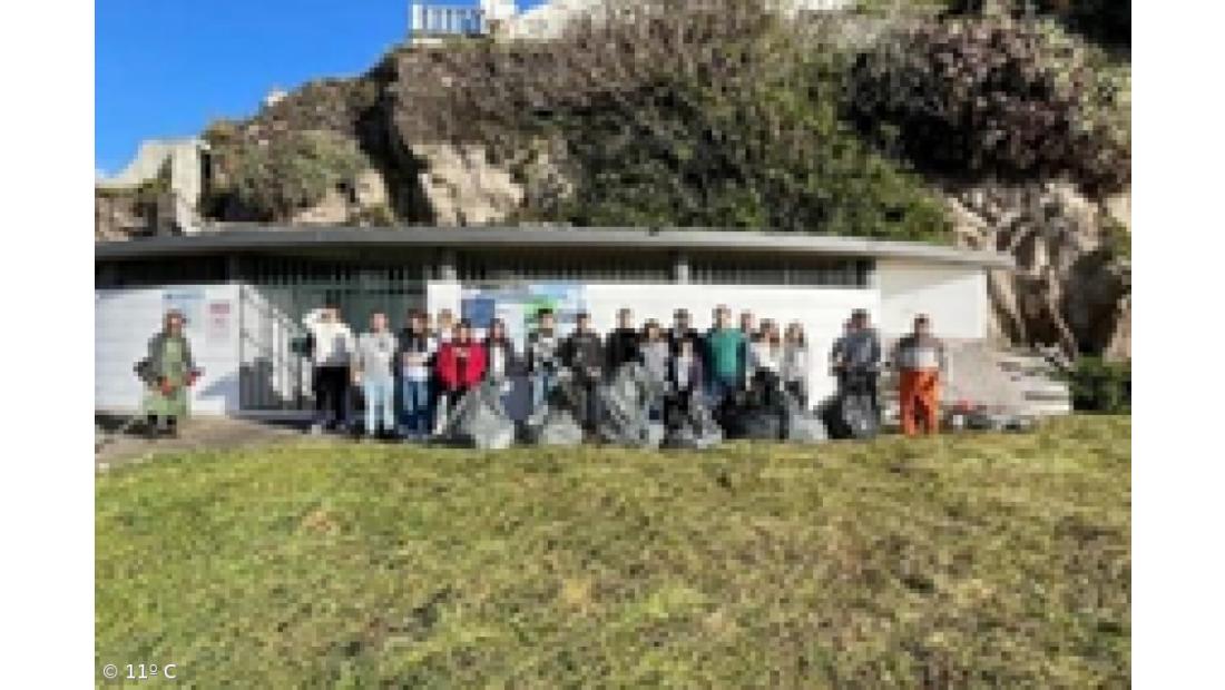 Ação de limpeza da Praia do Morro - 11º B e C – Imagem 3