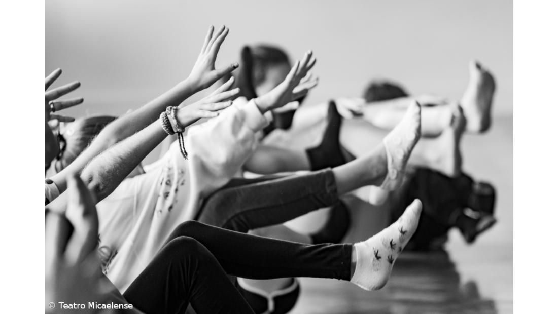 Teatro Micaelense promove oficina de expressão corporal para famílias