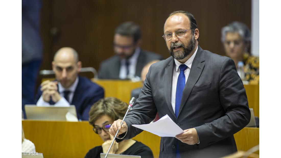 PS/Açores questiona Governo Regional sobre avião que faz ligações ao Corvo