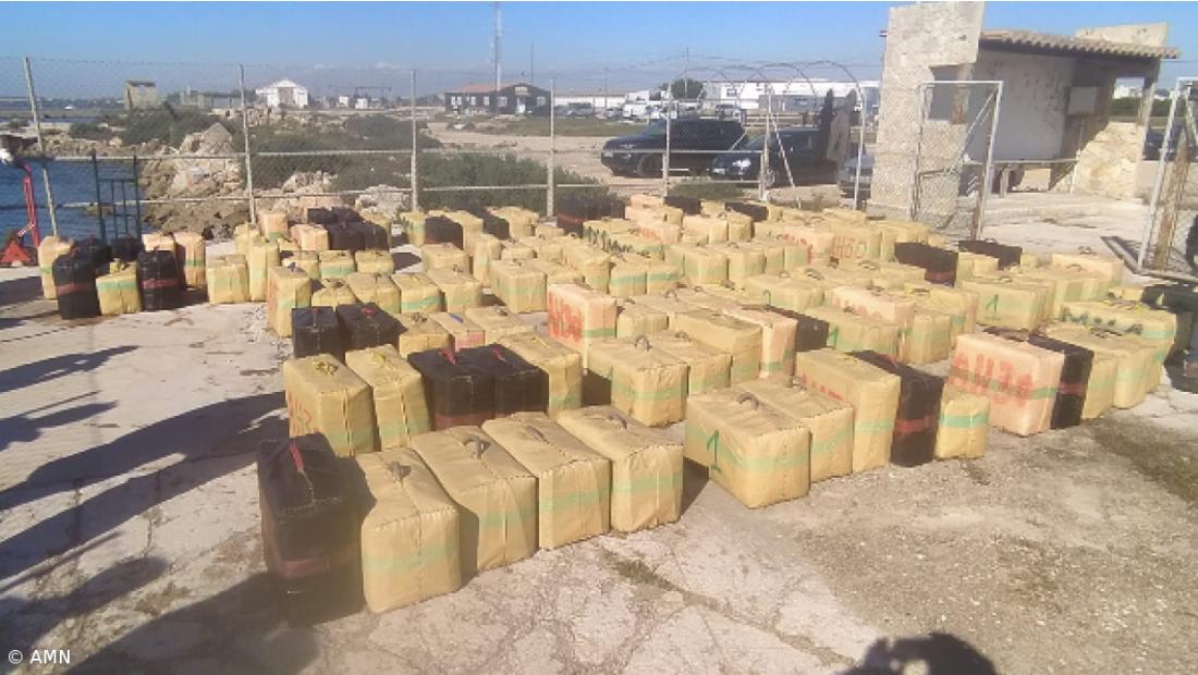 Fuzileiros detêm oito homens e apreendem 8,6 toneladas de haxixe em águas internacionais – Imagem 2