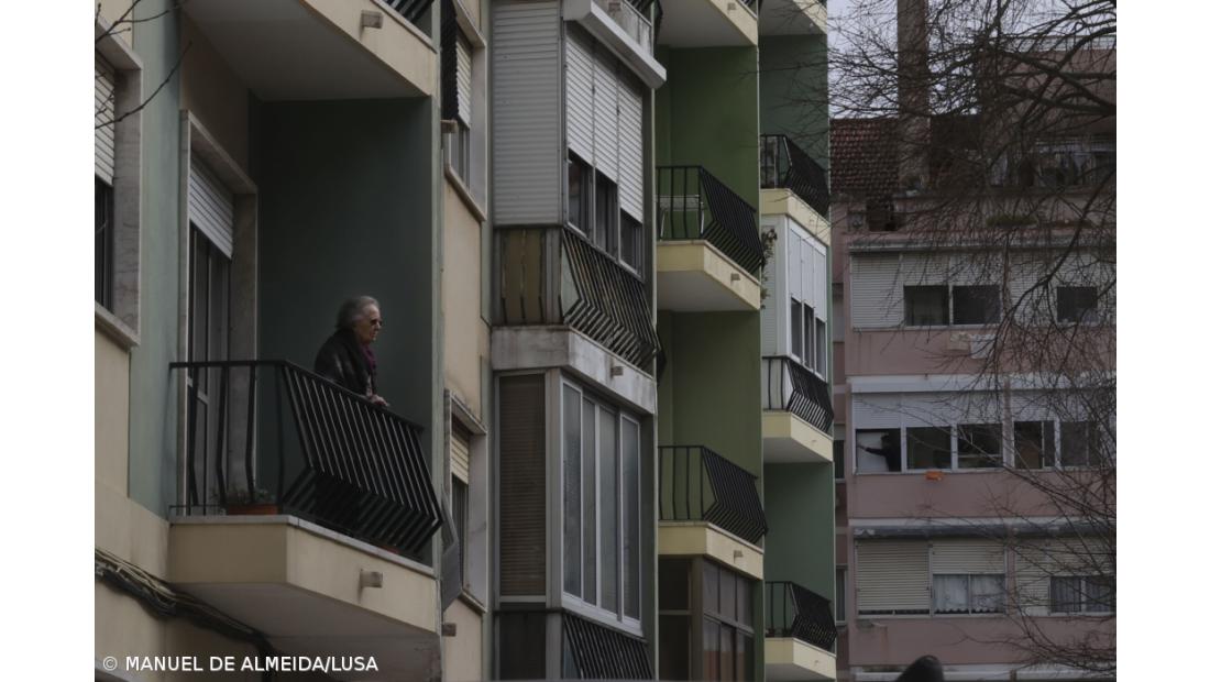 Aumento dos custos estrangula famílias e banca deve suportar juros, diz CGTP