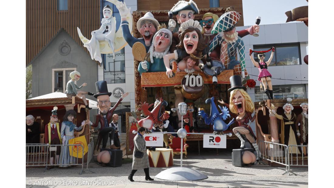 Carnaval de Torres Vedras satiriza com carros alegóricos animados em ano de centenário