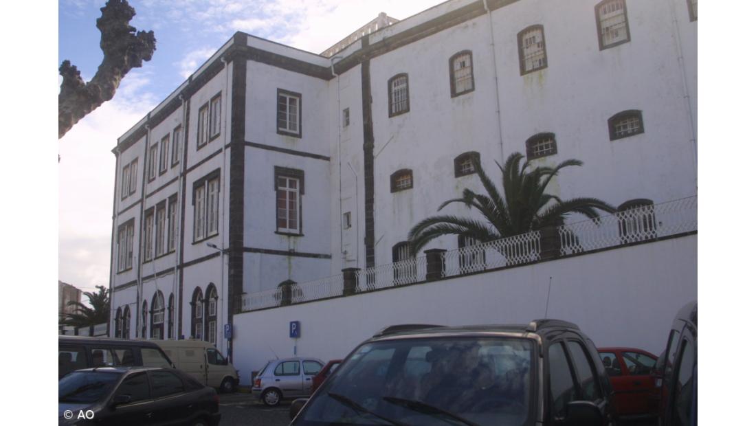 60 reclusos transferidos da prisão de Ponta Delgada