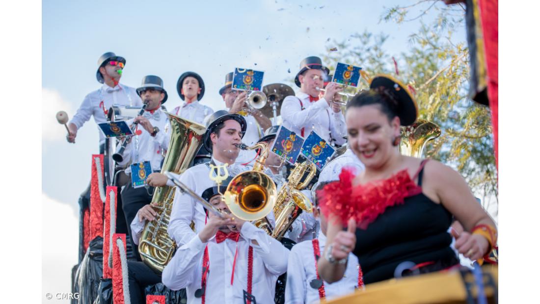 Corso carnavalesco no Pico da Pedra (Galeria Fotográfica) – Imagem 9