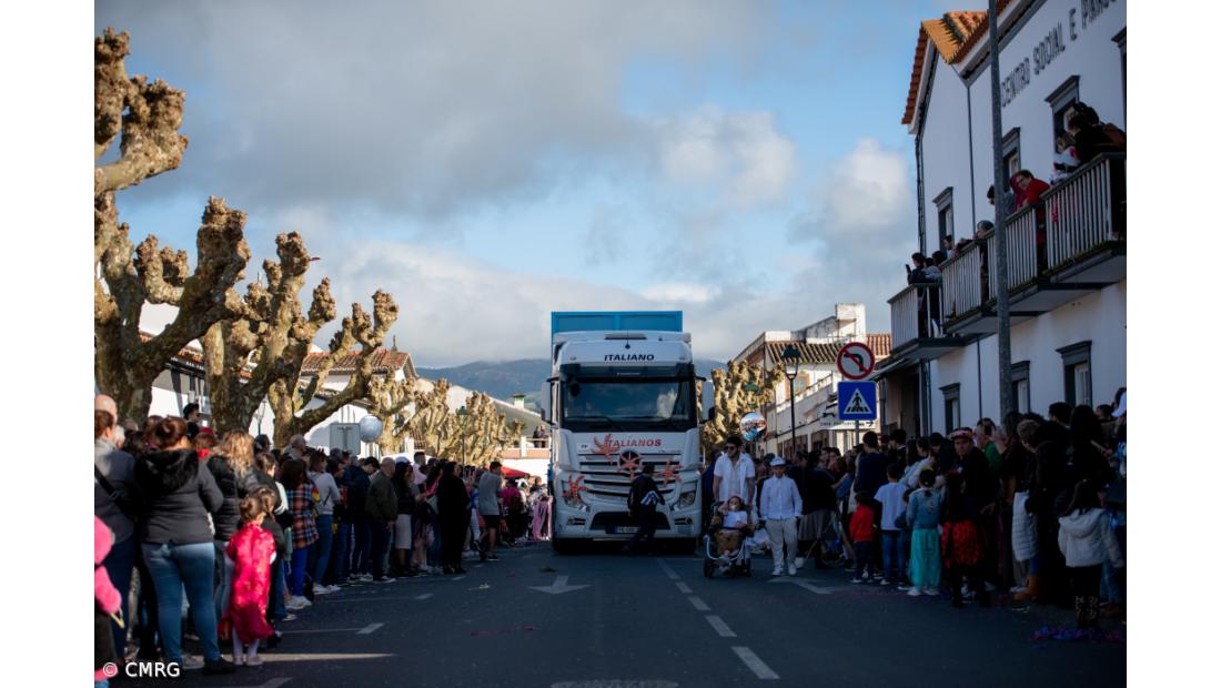 Corso carnavalesco no Pico da Pedra (Galeria Fotográfica) – Imagem 17