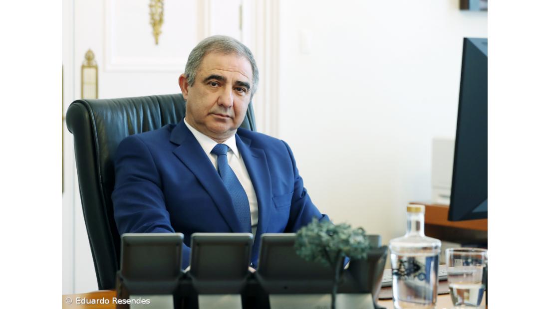 Governo açoriano considera “disparate” acusações de controlo da comunicação social