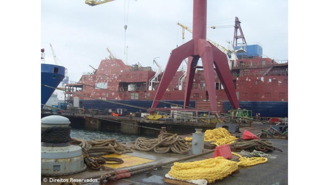 Dezasseis trabalhadores em peça de teatro sobre a empresa
