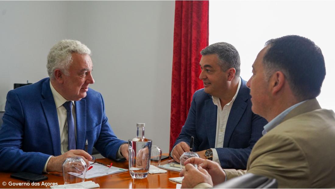 Artur Lima reúne-se com Presidente da Câmara de Velas para abordar estratégia de habitação – Imagem 2