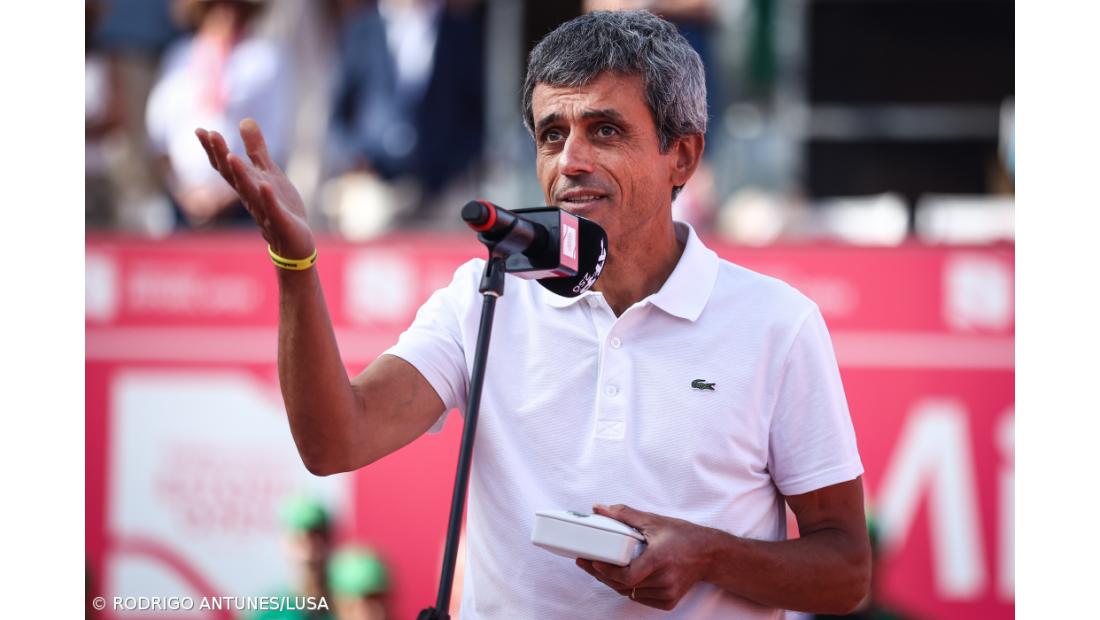 Árbitro Carlos Ramos anuncia final da carreira