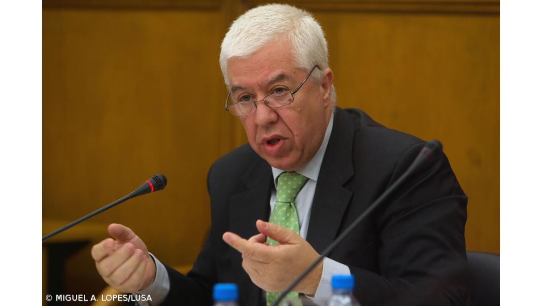 Teixeira dos Santos diz que 'errata' não altera mapas votados