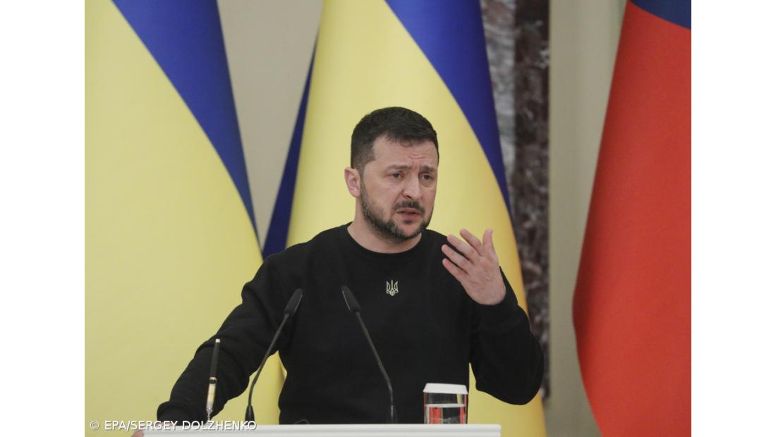 Zelensky discursa de surpresa para população em Vilnius