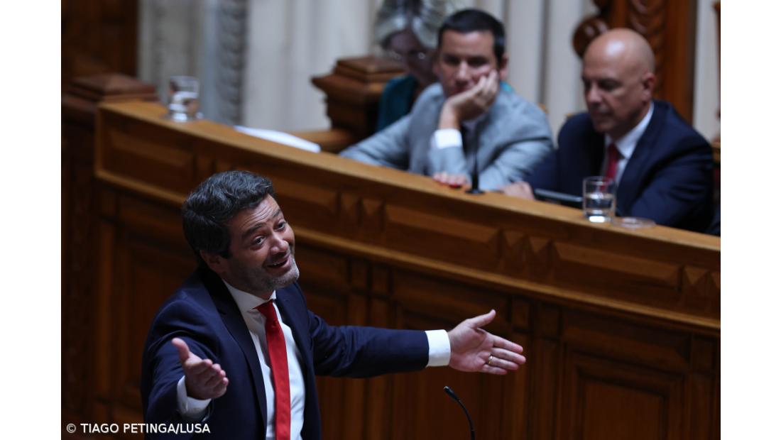  Ventura advertido por Santos Silva após comparar país a "casa de alterne"