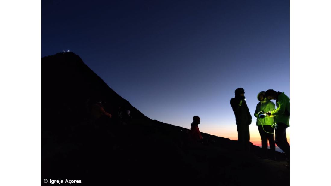 Bispo de Angra comandou subida ao topo do país para incitar jovens a tocar o céu – Imagem 1