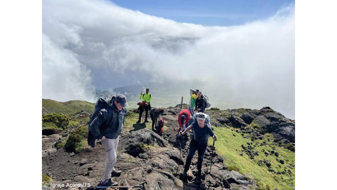 Bispo de Angra comandou subida ao topo do país para incitar jovens a tocar o céu – Imagem 2