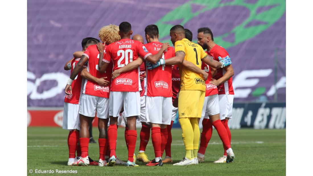 Santa Clara impõe lei do mais forte na Taça mas só com Ribeirão reduzido a 10