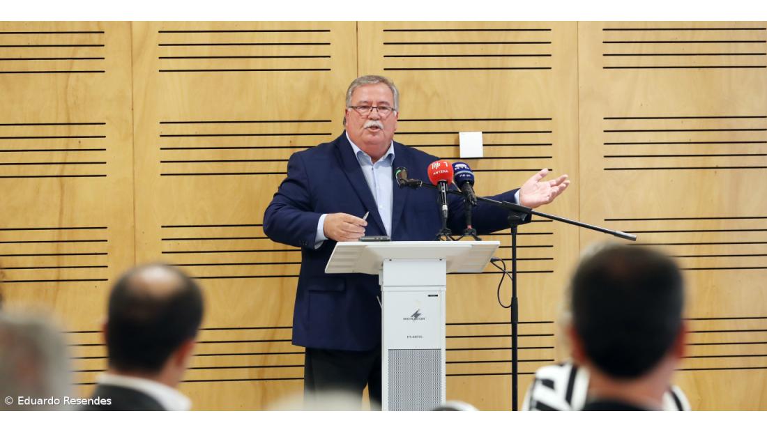 Federação Agrícola dos Açores alerta para descidas do preço do leite e atrasos nos apoios