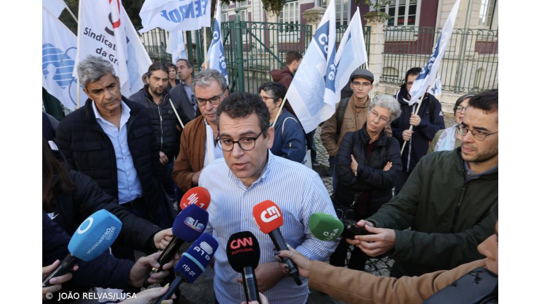 Governo sobe proposta para salário mínimo da função pública para 875 euros em 2025