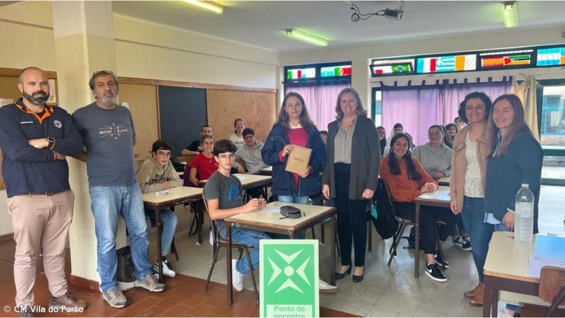 Vila do Porto entrega material de Proteção Civil a escola