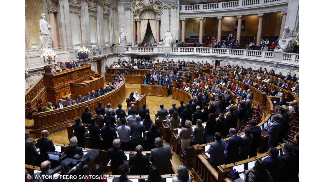 Parlamento aprova alívio do IRS com redução das taxas proposta pelo PS