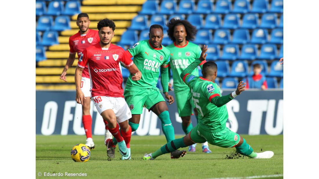 Santa Clara vence Marítimo e cola-se ao Nacional na liderança