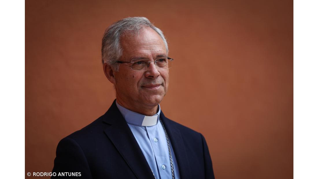 Angra, a diocese onde o bispo anda de avião e não de carro