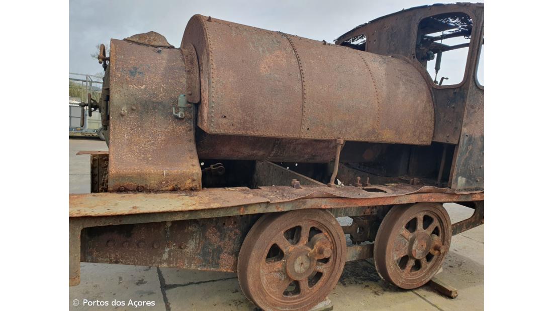 Antiga locomotiva do porto de Ponta Delgada volta a ganhar cor – Imagem 2