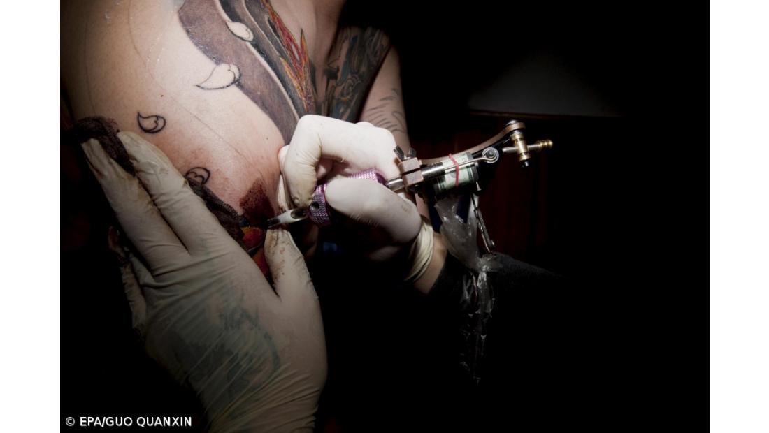 Dor é só um obstáculo para fazer tatuagens, piercings ou escarificação - estudo