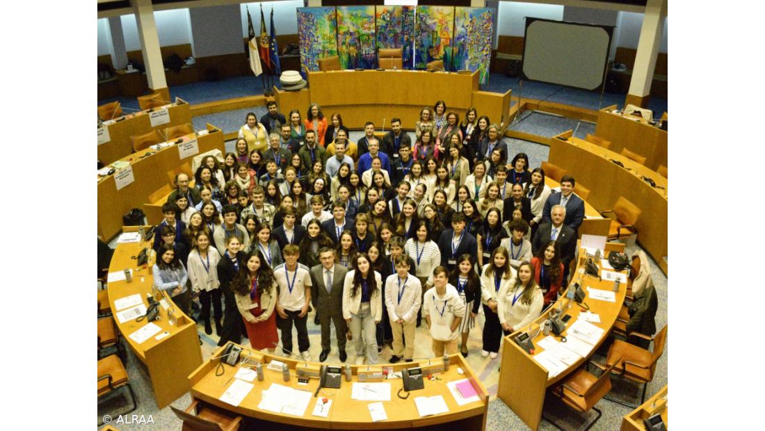 Escolas representam os Açores na sessão do parlamento dos jovens