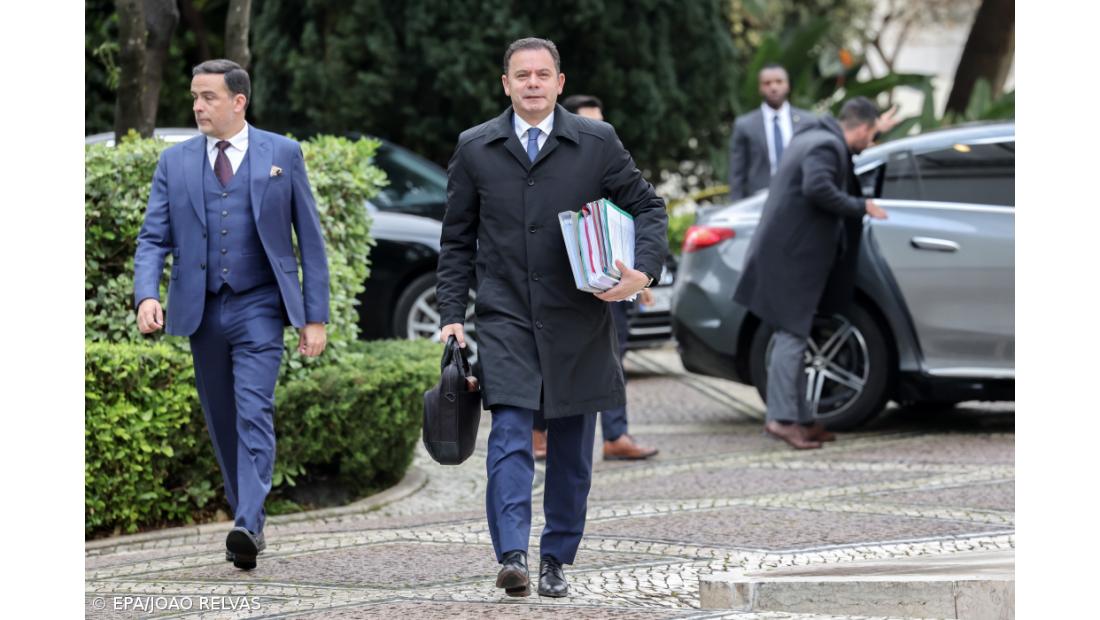 Luís Montenegro admite financiamento público para comunicação social 