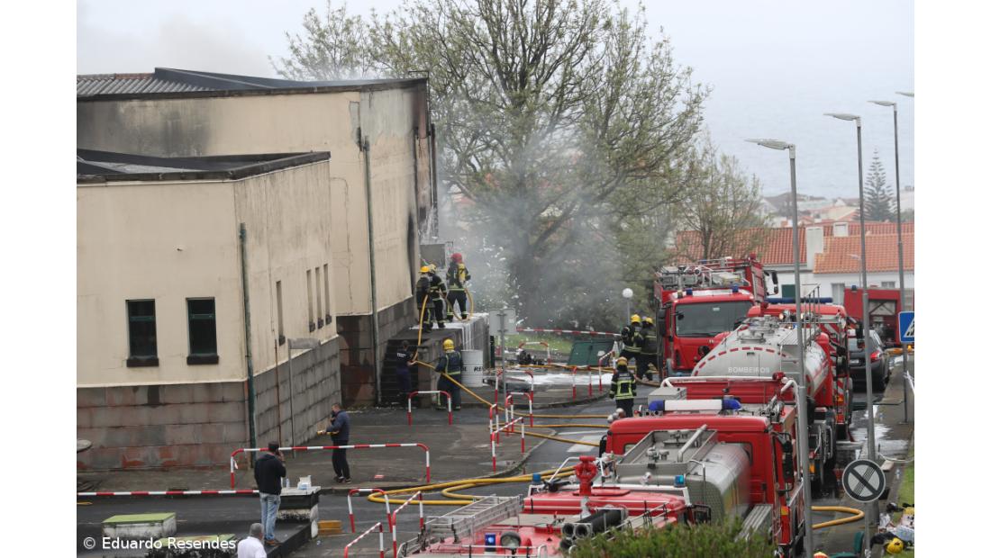 Bombeiros de Ponta Delgada desvalorizam críticas ao combate ao incêndio no HDES