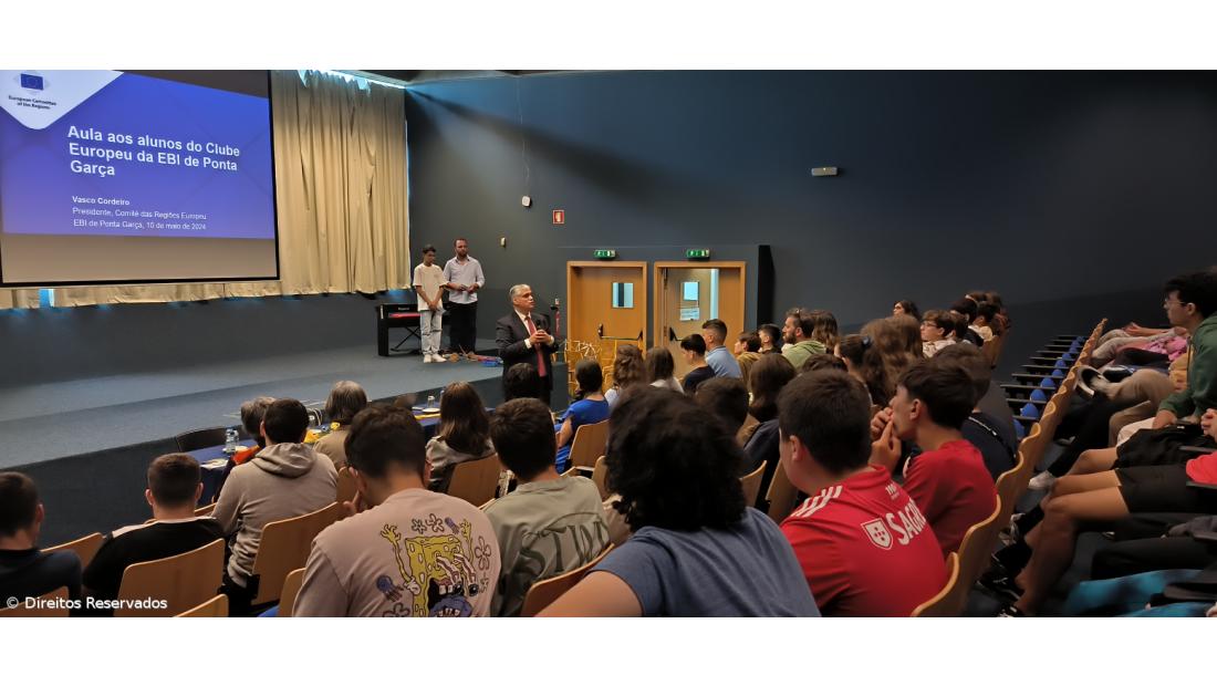 Feira da Empregabilidade, Formação e Educação na EBI de Ponta Garça – Imagem 1