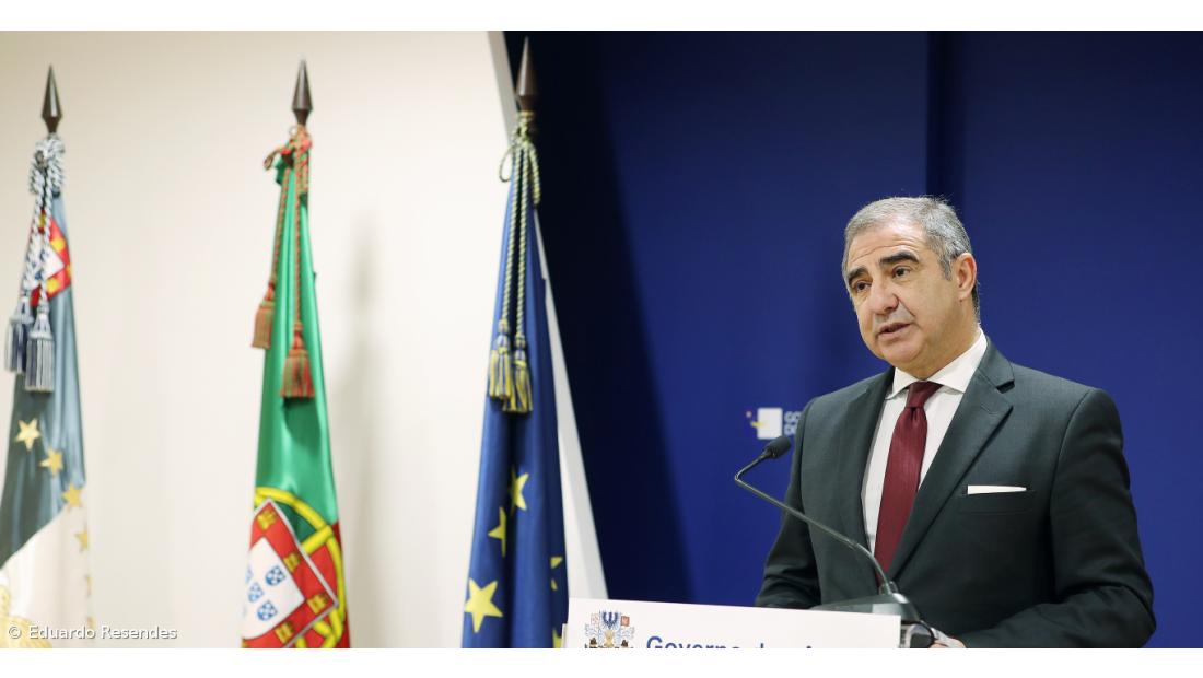 Líder do governo açoriano diz "confiar plenamente" na secretária da Saúde