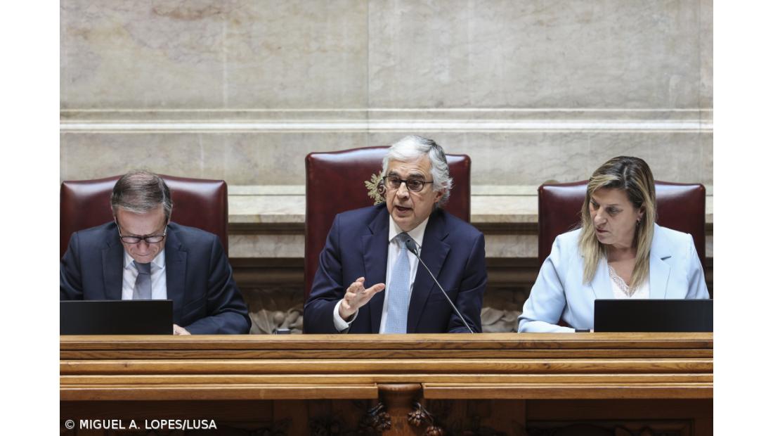 Aguiar-Branco anuncia passagem de Miguel Arruda a não inscrito mas Chega protesta contra o seu lugar