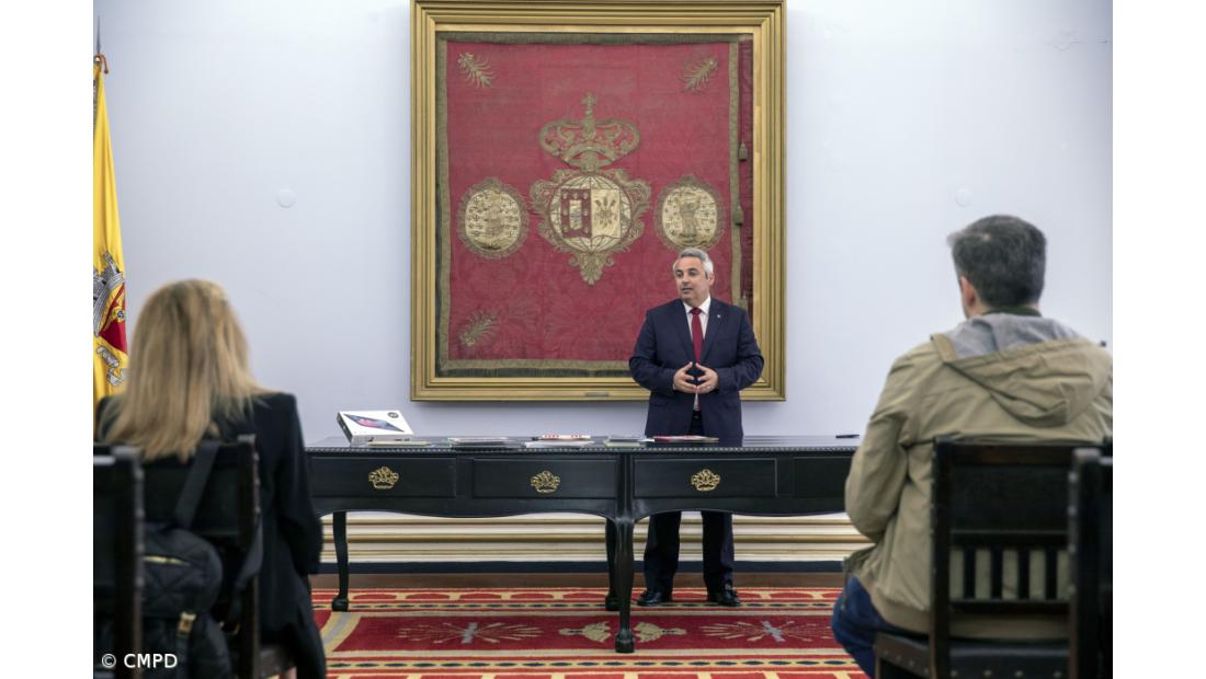 Autarquia entrega 1 210 livros e 20 leitores de e-books às escolas 