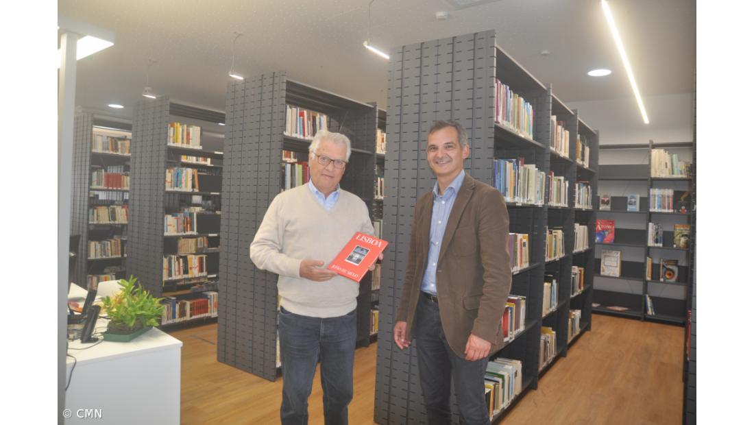 João de Melo oferece “Lisboa” à Biblioteca Municipal do Nordeste 