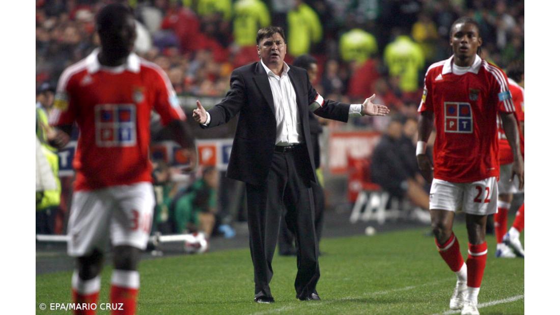 Camacho pede tempo "para construir uma grande equipa"