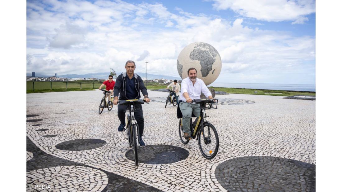 Candidato da AD pedala para mostrar virtudes da mobilidade elétrica