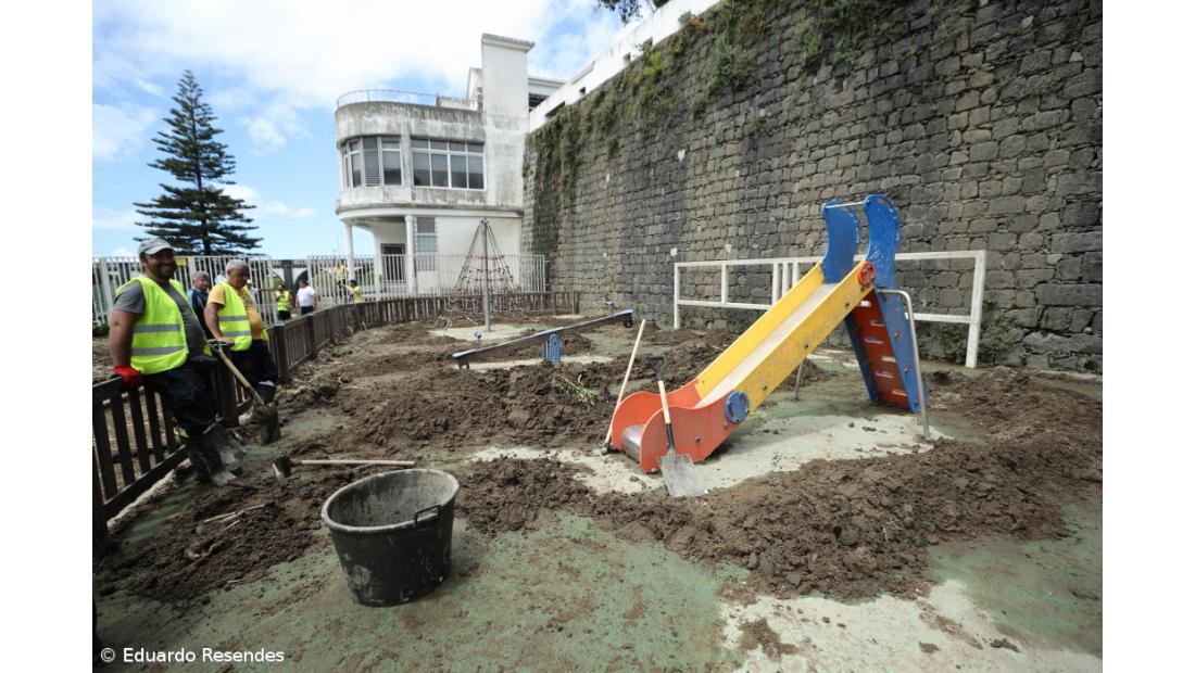 O dia a seguir foi de arregaçar mangas na Ribeira Grande – Imagem 7