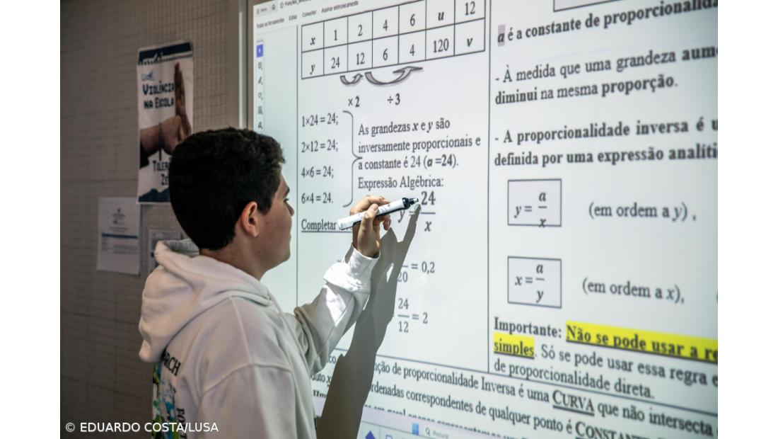 Ainda há quem fuja da escola para brincar ou ganhar dinheiro