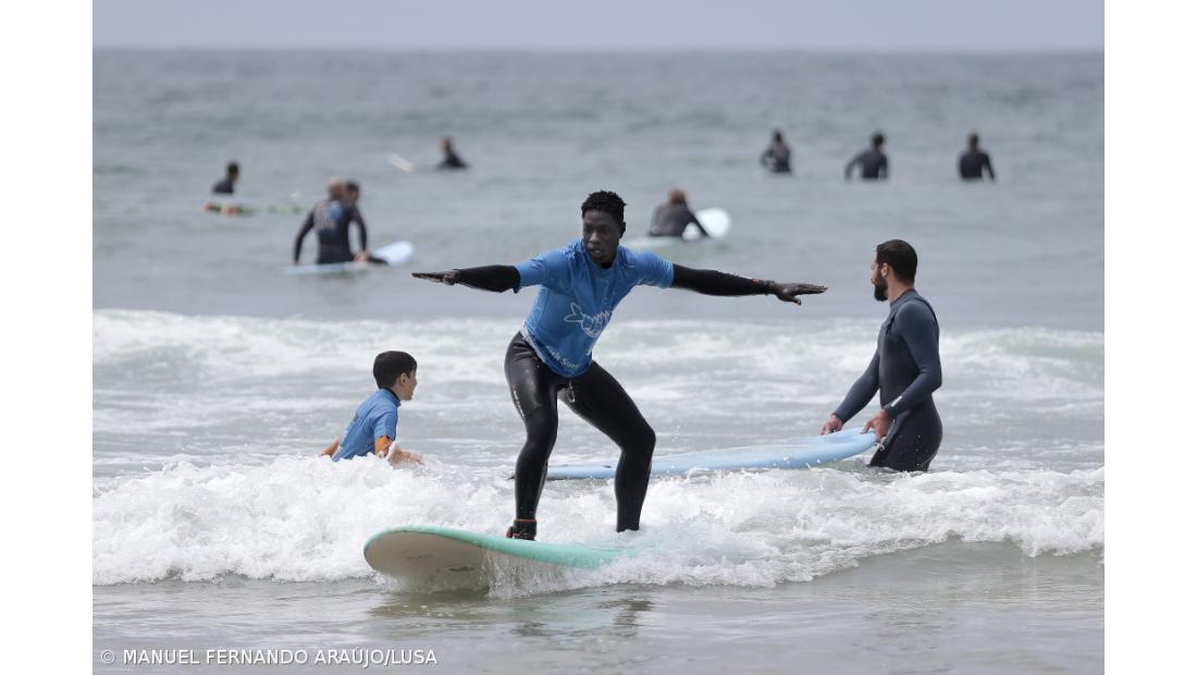 Surf é passaporte para inclusão de crianças refugiadas e migrantes – Imagem 2