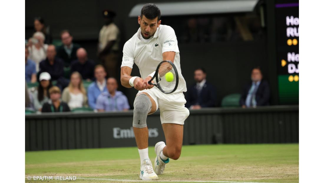  Djokovic ruma aos quartos de final, Zverev eliminado