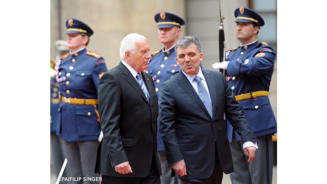 Vaclav Klaus assinou o Tratado de Lisboa 