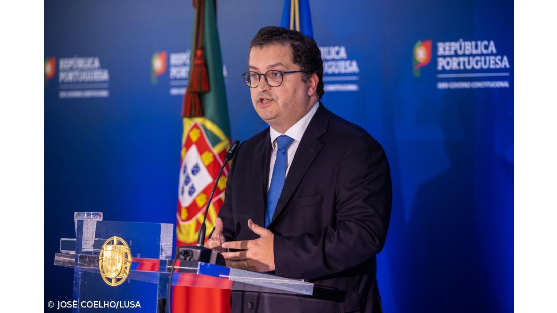 Finanças alertam para conteúdos falsos com nome e imagem do ministro Miranda Sarmento