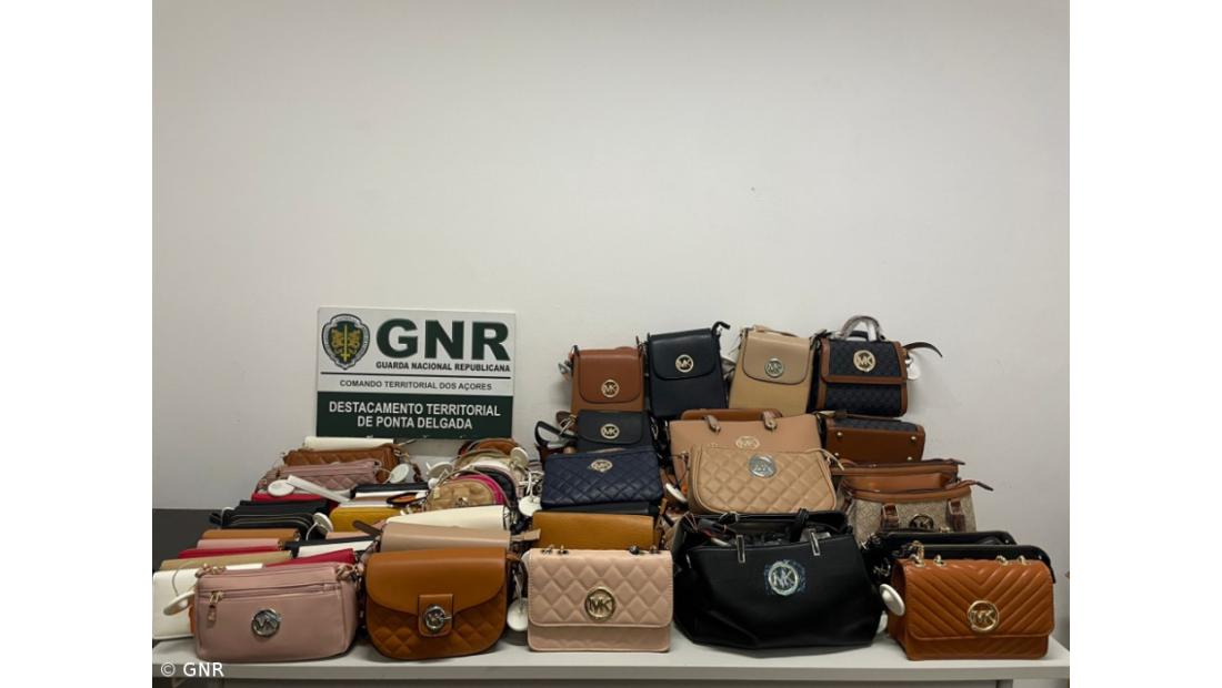 Apreendidos 89 artigos contrafeitos e duas máquinas de jogo ilegal – Imagem 2